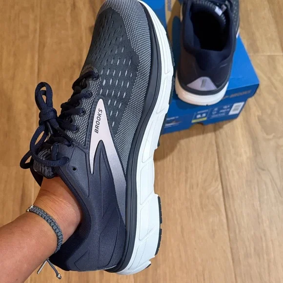 Brooks Women's 9.5 WIDE Gray and Navy Running Shoes - Picture 11 of 15